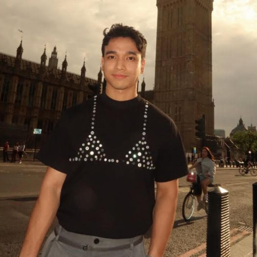 Fadly Faisal Dikritik Netizen Usai Kenakan Kaus Motif Bra Saat Liburan di Inggris