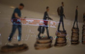 IHSG Ambruk 4,11%, Purbaya Salahkan Rumor Negatif