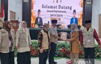 Jamaah Haji Perdana Asal Sulawesi Barat Tiba di Debarkasi Makassar