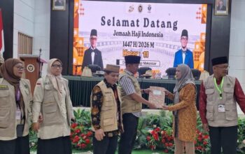 Jamaah Haji Perdana Asal Sulawesi Barat Tiba di Debarkasi Makassar