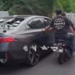 Mobil BMW Listrik Diamuk Massa Usai Tabrak Pemotor di Jakarta Barat