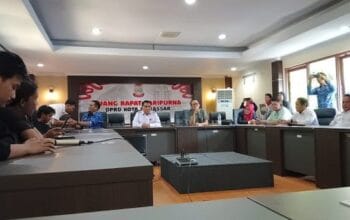 Pemkot Diminta Legalkan PKL Es Kelapa Rotterdam, Diusul jadi Ikon Kuliner Makassar 3 Pemkot Diminta Legalkan PKL Es Kelapa Rotterdam, Diusul jadi Ikon Kuliner Makassar