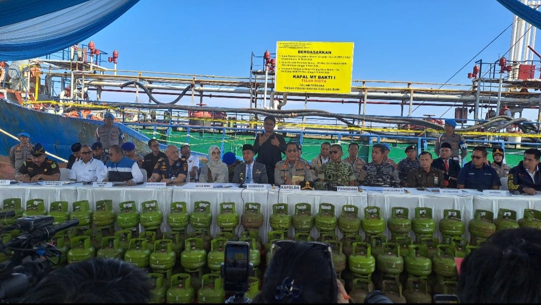 Polda Sulsel Bongkar Jaringan BBM Subsidi Ilegal, Kapal Tanker-Truk Tangki Disita 1 Polda Sulsel Bongkar Jaringan BBM Subsidi Ilegal, Kapal Tanker-Truk Tangki Disita