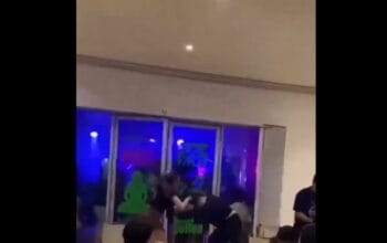 Viral Dua Perempuan Saling Jambak di Cafe Luwuk, Diduga Rebutan Pacar 3 Viral Dua Perempuan Saling Jambak di Cafe Luwuk, Diduga Rebutan Pacar