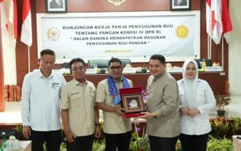Wali Kota Munafri Usulkan Greenhouse IoT dan Cold Storage ke Komisi IV DPR RI 10 Wali Kota Munafri Usulkan Greenhouse IoT dan Cold Storage ke Komisi IV DPR RI