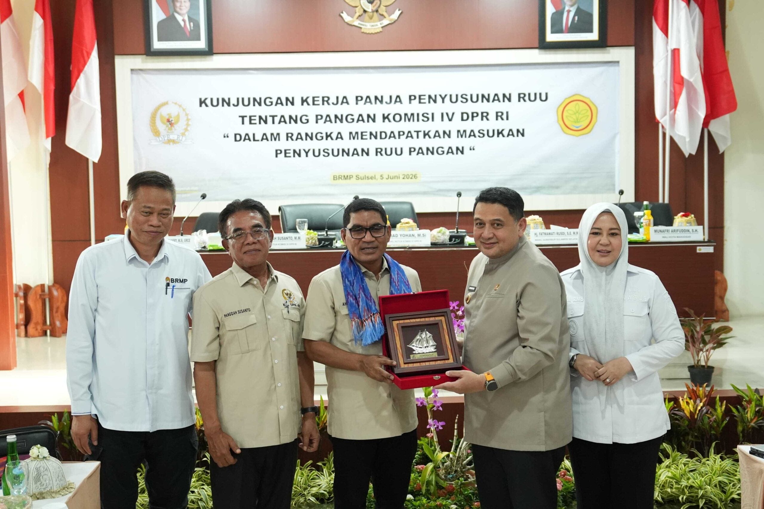 Wali Kota Munafri Usulkan Greenhouse IoT dan Cold Storage ke Komisi IV DPR RI 1 Wali Kota Munafri Usulkan Greenhouse IoT dan Cold Storage ke Komisi IV DPR RI