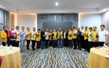 22 DPD II Golkar Sepakat Kawal Ilham Arief Sirajuddin Kembalikan Formulir Pendaftaran 6 22 DPD II Golkar Sepakat Kawal Ilham Arief Sirajuddin Kembalikan Formulir Pendaftaran