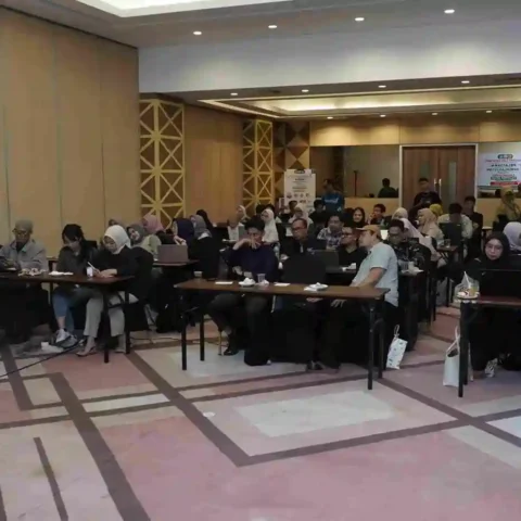 STIEM Bongaya Tutup Pelatihan Sustainability Report dengan Presentasi Peserta dan Peluncuran Buku