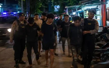 Tujuh Pemuda Diamankan Polisi Usai Pengeroyokan di Makassar 3 Tujuh Pemuda Diamankan Polisi Usai Pengeroyokan di Makassar