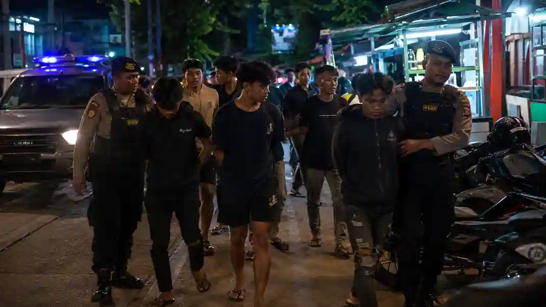 Tujuh Pemuda Diamankan Polisi Usai Pengeroyokan di Makassar 1 Tujuh Pemuda Diamankan Polisi Usai Pengeroyokan di Makassar