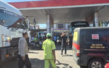 Antrean Solar di SPBU Makassar Berujung Penikaman, Sopir Truk Jadi Korban 6 Antrean Solar di SPBU Makassar Berujung Penikaman, Sopir Truk Jadi Korban
