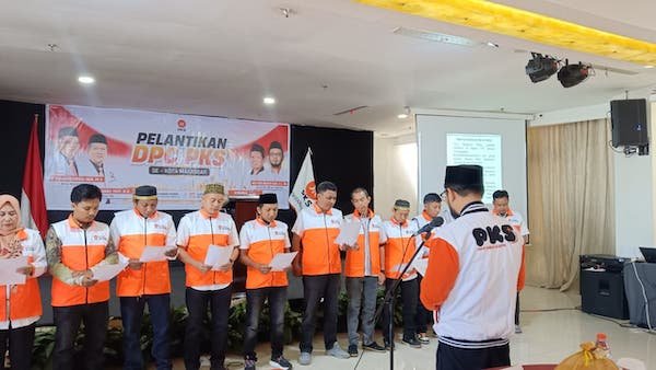 DPD PKS Makassar Lantik 15 DPC Perkuat Konsolidasi Hingga Tingkat Lorong 1 DPD PKS Makassar Lantik 15 DPC Perkuat Konsolidasi Hingga Tingkat Lorong