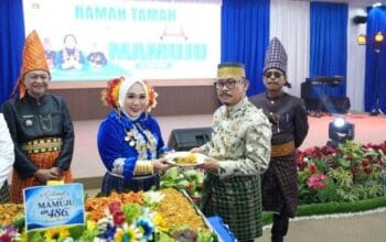Gubernur Sulbar Dukung Mamuju Jadi Daerah Otonomi Baru 5 Gubernur Sulbar Dukung Mamuju Jadi Daerah Otonomi Baru