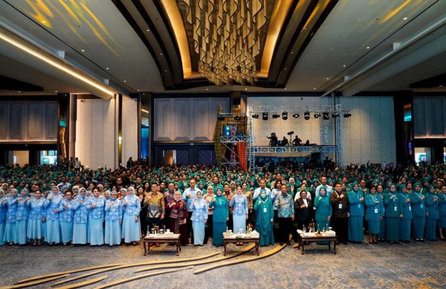Gubernur Sulsel di Puncak HKG PKK Ke-54: Perkuat Sinergi Wujudkan Indonesia Emas 2045 1 Gubernur Sulsel di Puncak HKG PKK Ke-54: Perkuat Sinergi Wujudkan Indonesia Emas 2045