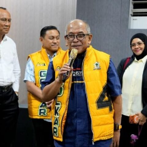 Ilham Arief Sirajuddin Ambil Formulir Calon Ketua Golkar Sulsel