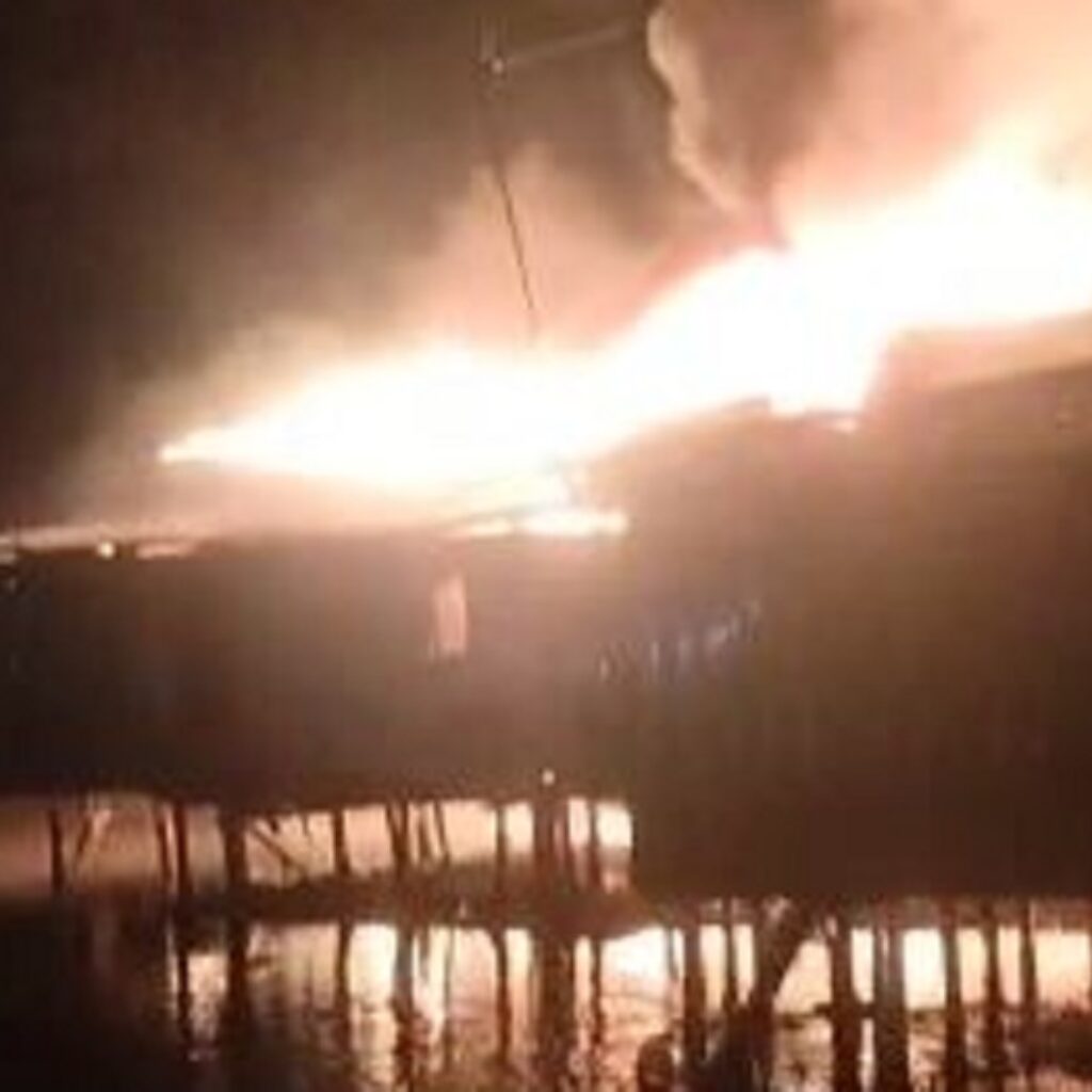 Kebakaran Hanguskan 50 Petak Rumah di Tallo Makassar, 90 KK Terdampak