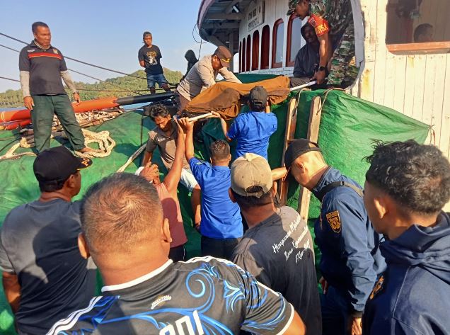 Operasi SAR KLM Nurul Salsa di Selayar: 46 Orang Selamat, 1 Tewas, 27 Masih Dicari 1 Operasi SAR KLM Nurul Salsa di Selayar: 46 Orang Selamat, 1 Tewas, 27 Masih Dicari