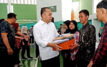 Pemkot Surabaya Salurkan Bantuan Pendidikan ke 7.380 Siswa dari Keluarga Miskin 5 Pemkot Surabaya Salurkan Bantuan Pendidikan ke 7.380 Siswa dari Keluarga Miskin