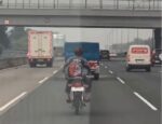 Pengendara RX King Masuk Tol Jagorawi Tanpa Helm Ikuti Google Maps, Ditilang Polisi