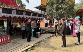 Polres Tana Toraja Gelar Upacara Penghormatan Terakhir untuk Serka Pol Purn Daniel Linggi 4 Polres Tana Toraja Gelar Upacara Penghormatan Terakhir untuk Serka Pol Purn Daniel Linggi
