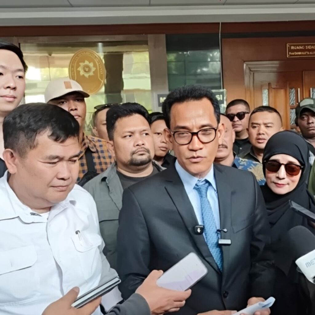Refly Harun Dampingi Korban Dugaan Pemerasan Oknum Pengacara di Kemayoran