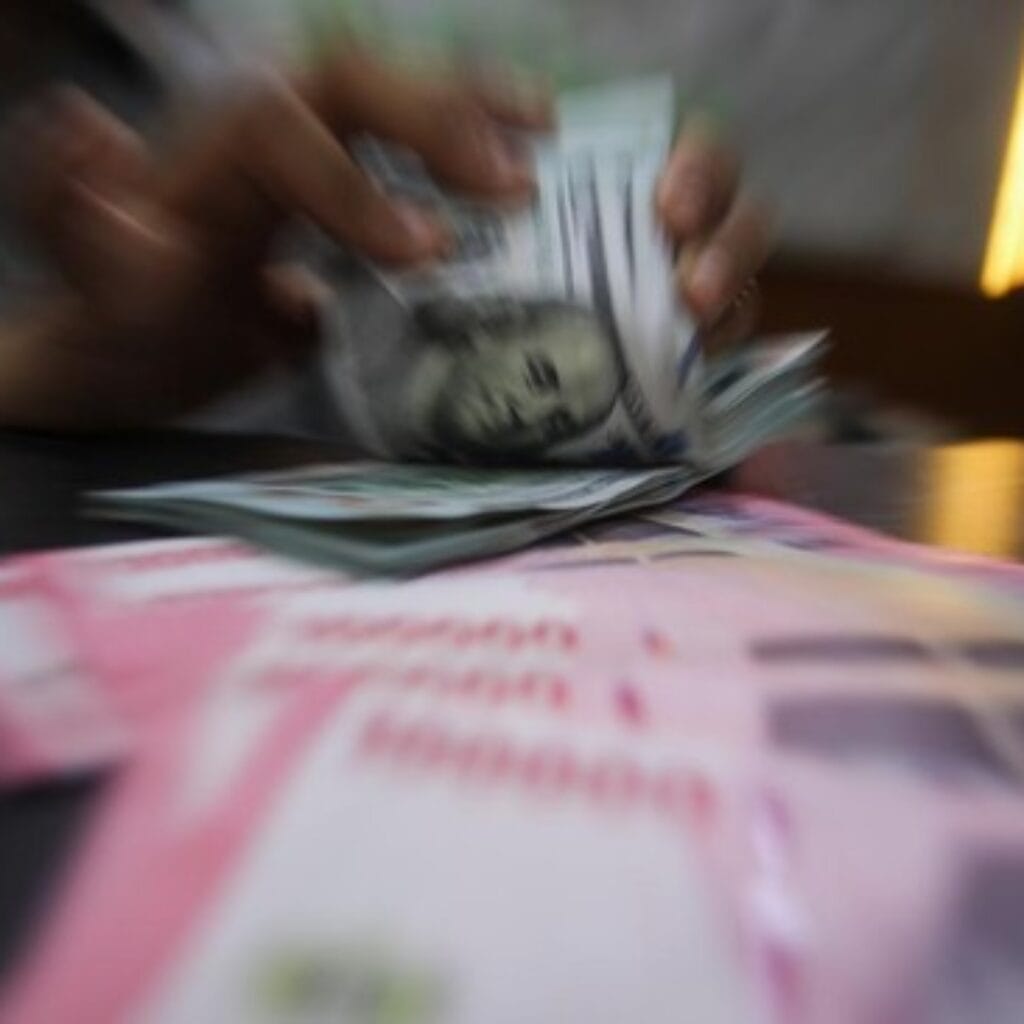 Rupiah Menguat Lagi, Peluang Kembali ke Kisaran Rp17.000?