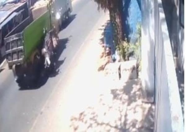 Truk Tabrak Pemotor di Poros Gowa-Takalar, Satu Tewas 1 Truk Tabrak Pemotor di Poros Gowa-Takalar, Satu Tewas