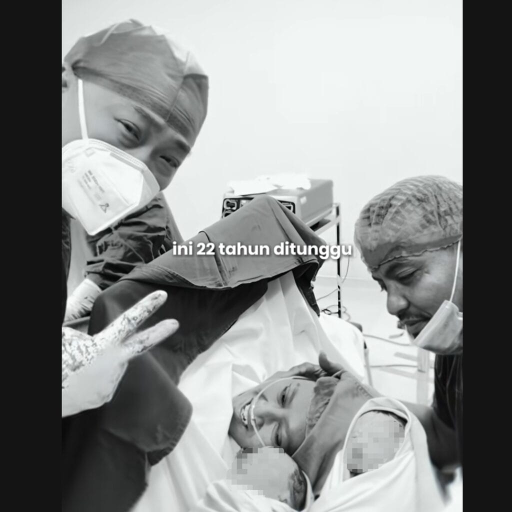 Viral Kisah Suami Istri Menanti Momongan 22 Tahun, Akhirnya Dapat Bayi Kembar