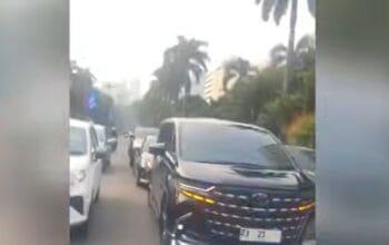 Viral Patwal RI 21 Diduga Pepet Pengemudi di Senayan, Polda Metro Dalami 5 Viral Patwal RI 21 Diduga Pepet Pengemudi di Senayan, Polda Metro Dalami