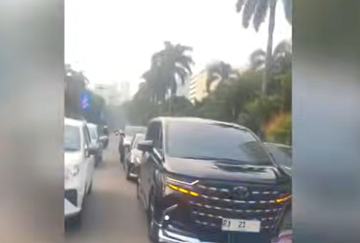 Viral Patwal RI 21 Diduga Pepet Pengemudi di Senayan, Polda Metro Dalami 1 Viral Patwal RI 21 Diduga Pepet Pengemudi di Senayan, Polda Metro Dalami