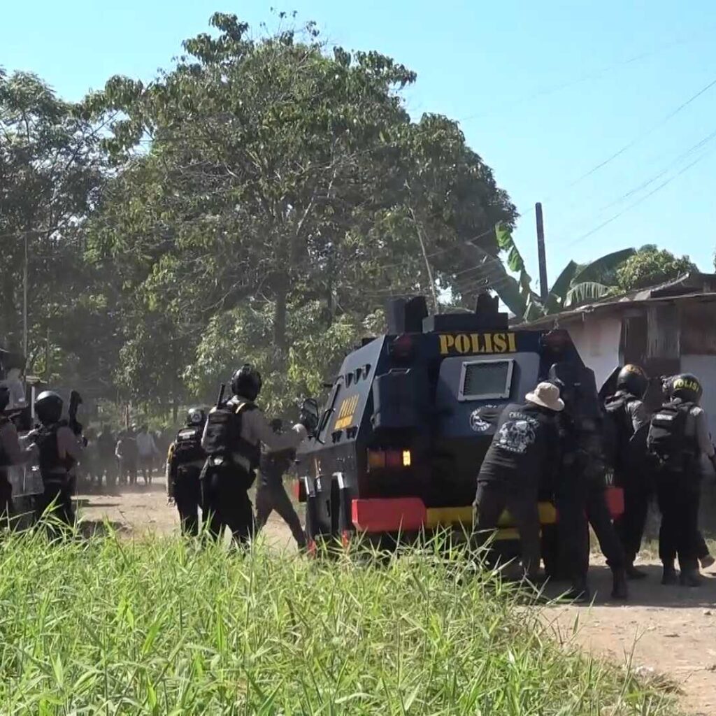 Warga dan Polisi Terlibat Bentrok saat Konstatering Lahan 30 Hektare di Manggala Makassar
