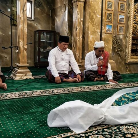 Warga Sumenep Gelar Sumpah Pocong di Masjid untuk Selesaikan Tuduhan Santet