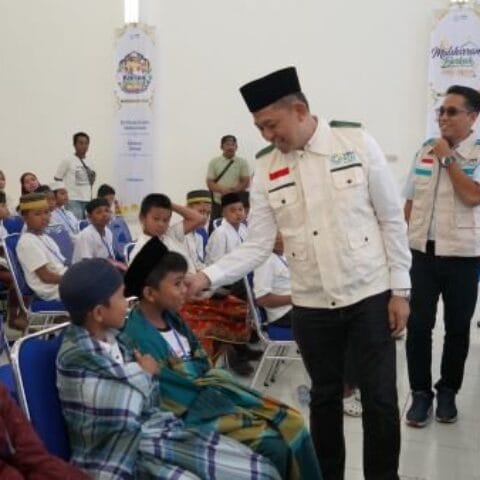 YBM PLN UID Sulselrabar Gelar Khitanan Massal dan Berbagi Kado Anak Yatim Dhuafa