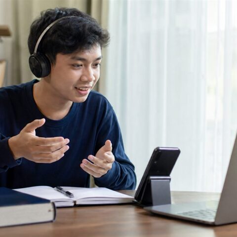 Belajar bahasa Inggris menggunakan ChatGPT Live