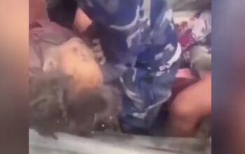 Bocah 6 Tahun Selamat dari Timbunan Lumpur Banjir Nepal Usai Tiga Hari Terkubur 3 Bocah 6 Tahun Selamat dari Timbunan Lumpur Banjir Nepal Usai Tiga Hari Terkubur