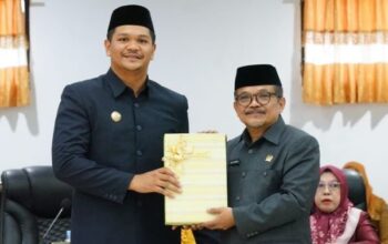 Bupati Bantaeng Serahkan Rancangan KUA-PPAS APBD 2027 ke DPRD 3 Bupati Bantaeng Serahkan Rancangan KUA-PPAS APBD 2027 ke DPRD