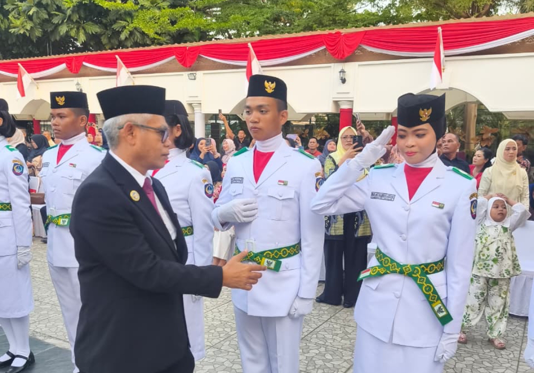 Daftar Lengkap Petugas Pengibar dan Penurun Bendera 17 Agustus di Rujab Gubernur Sulsel 1 Daftar Lengkap Petugas Pengibar dan Penurun Bendera 17 Agustus di Rujab Gubernur Sulsel