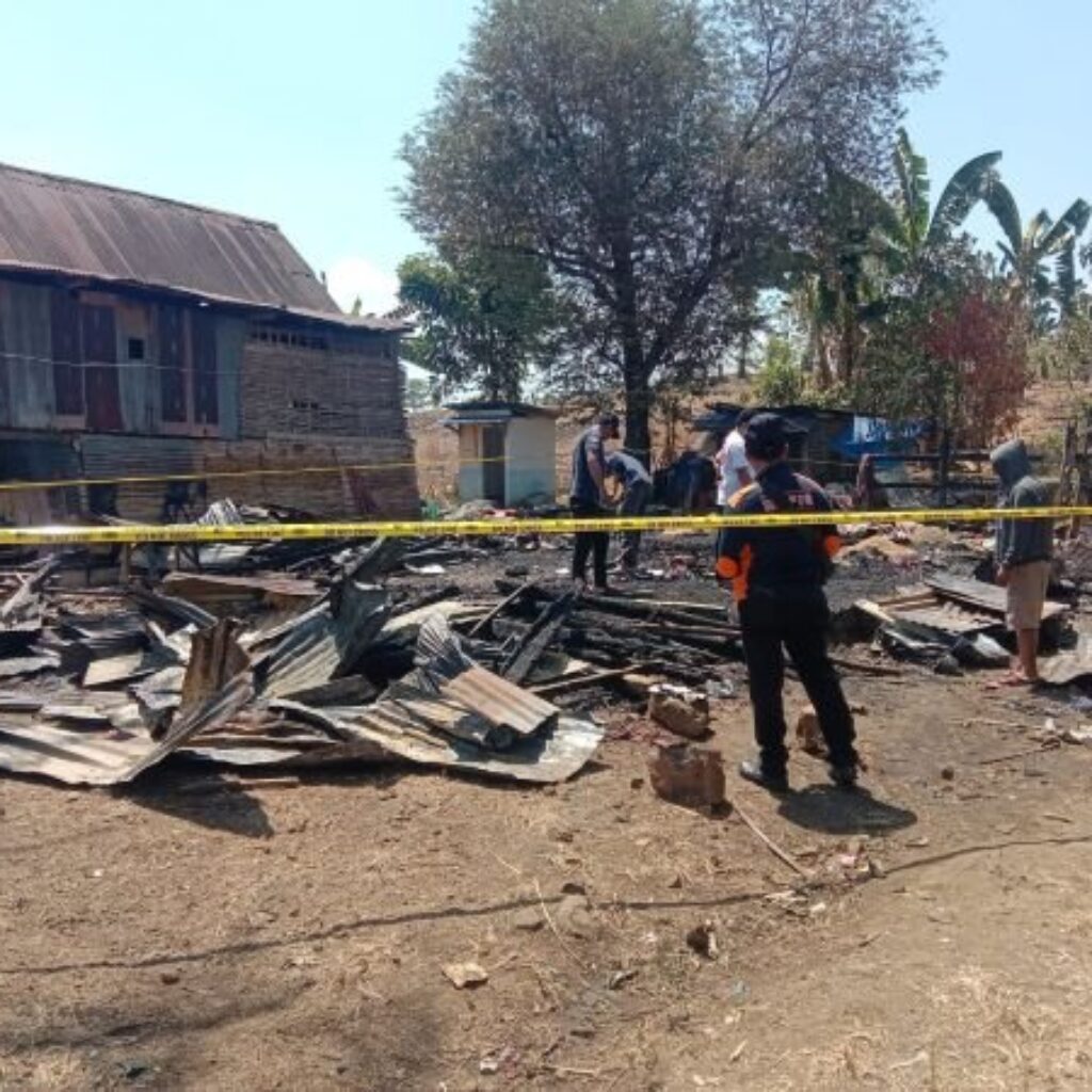 Diduga Korsleting, Rumah Warga di Takalar Ludes Terbakar