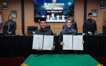 Gubernur Andi Sudirman Pastikan Tidak Ada Kenaikan BBNKB dan PBBKB di Sulsel 2 Gubernur Andi Sudirman Pastikan Tidak Ada Kenaikan BBNKB dan PBBKB di Sulsel