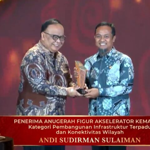 Gubernur Andi Sudirman Raih detiktimur Awards 2026, MYP Dinilai Perkuat Konektivitas dan Pemerataan Pembangunan 20 Gubernur Andi Sudirman Raih detiktimur Awards 2026, MYP Dinilai Perkuat Konektivitas dan Pemerataan Pembangunan