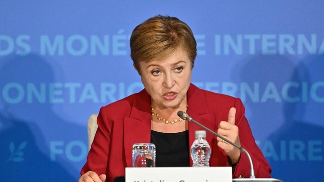 IMF: Ekonomi Global Tahan Guncangan Energi, Risiko Inflasi dan Fiskal Masih Tinggi 1 IMF: Ekonomi Global Tahan Guncangan Energi, Risiko Inflasi dan Fiskal Masih Tinggi