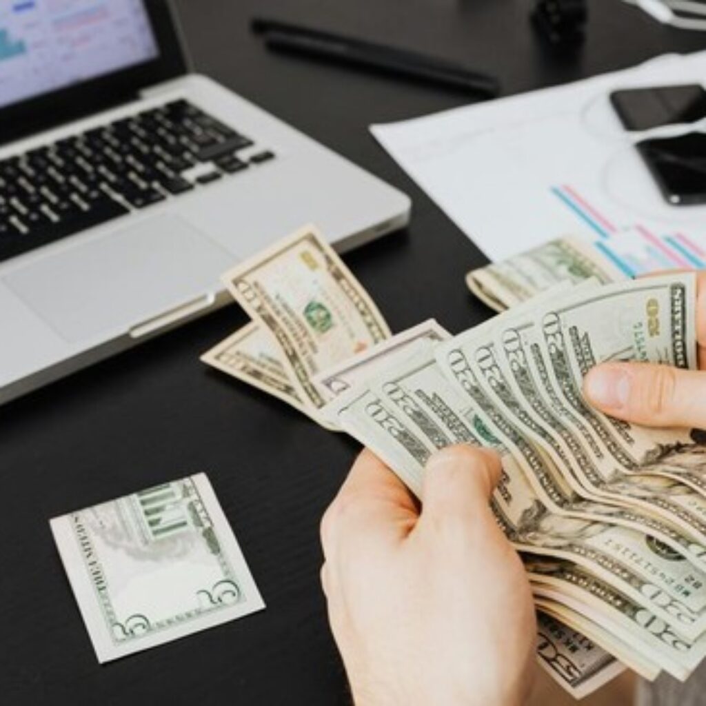 Investor Asing Kembali ke SBN dan Saham, Rupiah Menguat