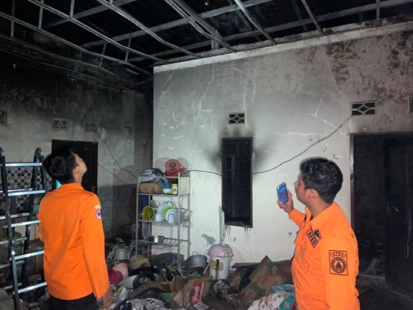 Kebakaran Rumah di Manggala Diduga Akibat Korsleting Listrik 1 Kebakaran Rumah di Manggala Diduga Akibat Korsleting Listrik