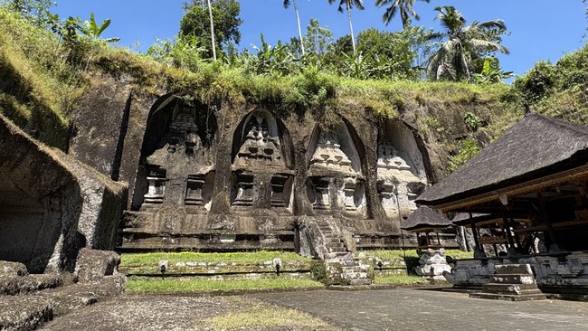 Keputusan Salim Pilih Mochtar Riadyimpin BCA Ternyata Terpengaruh Petunjuk Mistis di Gunung Kawi 1 Keputusan Salim Pilih Mochtar Riadyimpin BCA Ternyata Terpengaruh Petunjuk Mistis di Gunung Kawi