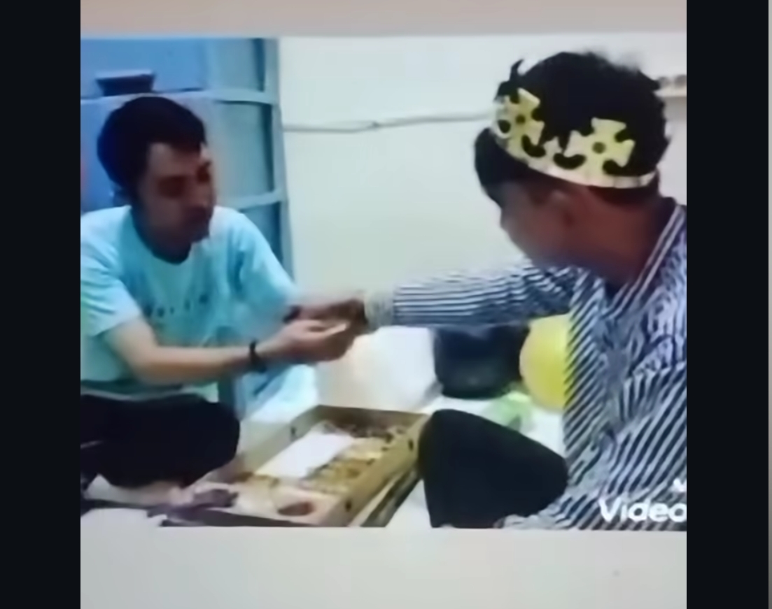 Kisah Viral: Suami Diduga Tinggalkan Istri dan Bayi demi Selingkuh Sesama Jenis 1 Kisah Viral: Suami Diduga Tinggalkan Istri dan Bayi demi Selingkuh Sesama Jenis