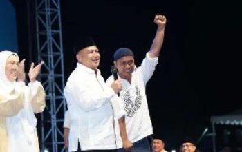 Maulid Akbar Kota Makassar di Pelabuhan Paotere, Perahu Nelayan Jadi Ikon Suasana Unik 5 Maulid Akbar Kota Makassar di Pelabuhan Paotere, Perahu Nelayan Jadi Ikon Suasana Unik