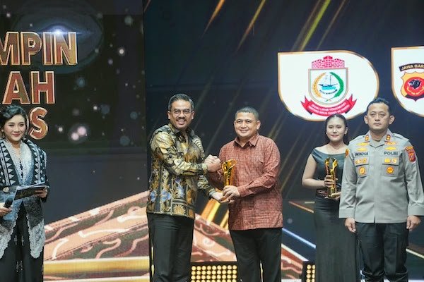 Munafri Arifuddin Raih Pemimpin Daerah Award 2026, Satu-satunya dari Sulsel 1 Munafri Arifuddin Raih Pemimpin Daerah Award 2026, Satu-satunya dari Sulsel