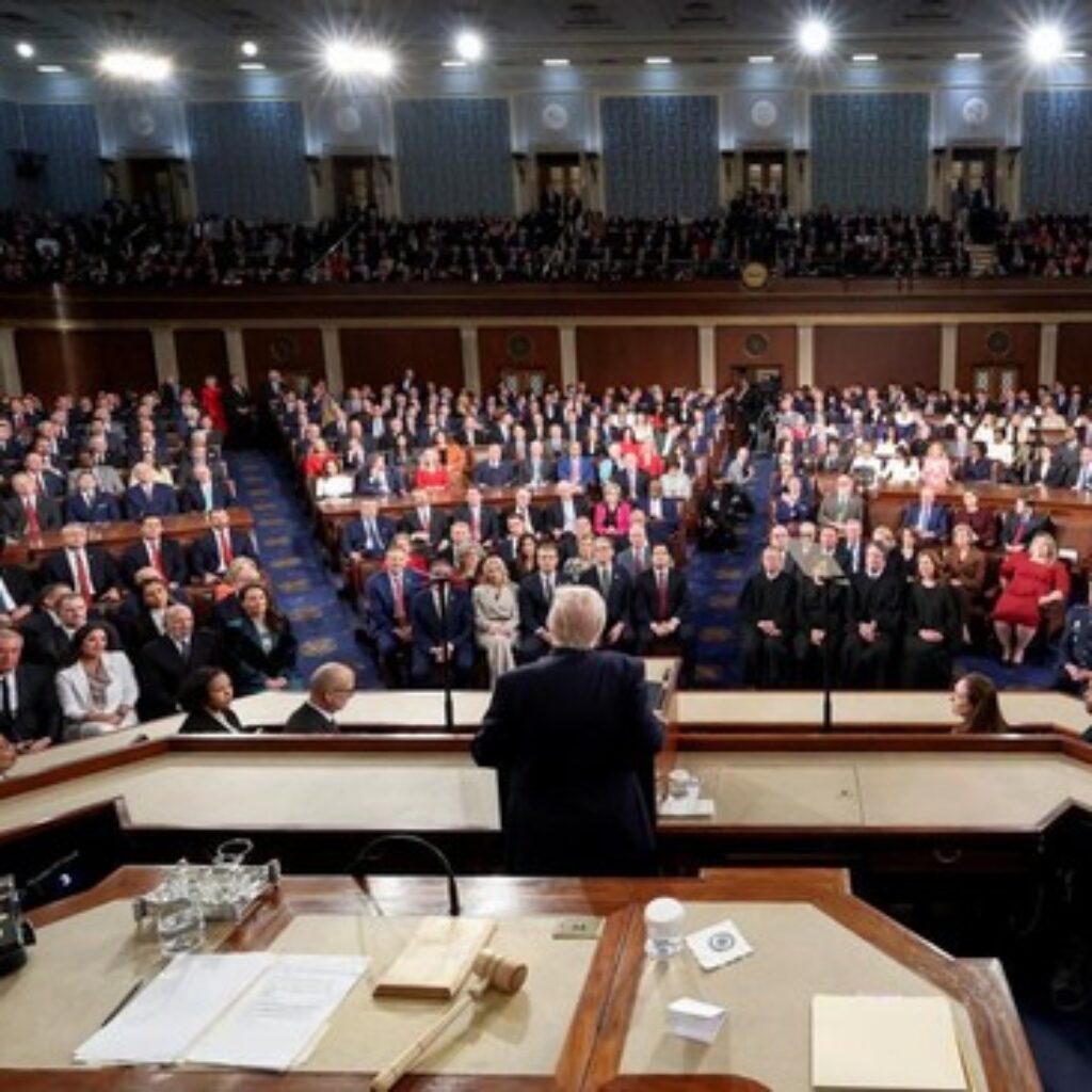 Operator Teleprompter Gedung Putih Denda Rp1 Miliar Kasus Insider Trading Pidato Trump