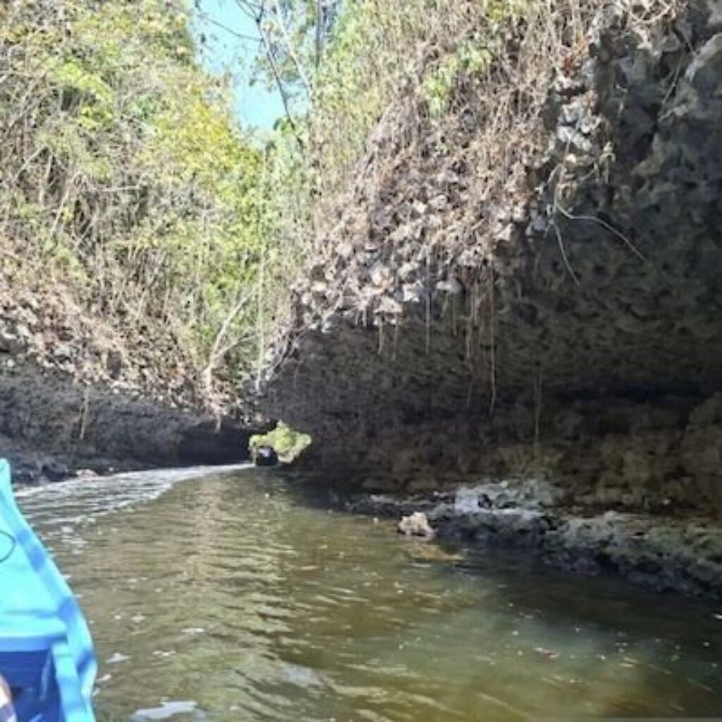 Perahu Listrik PLN Dorong Keberlanjutan Wisata Karst Rammang-Rammang