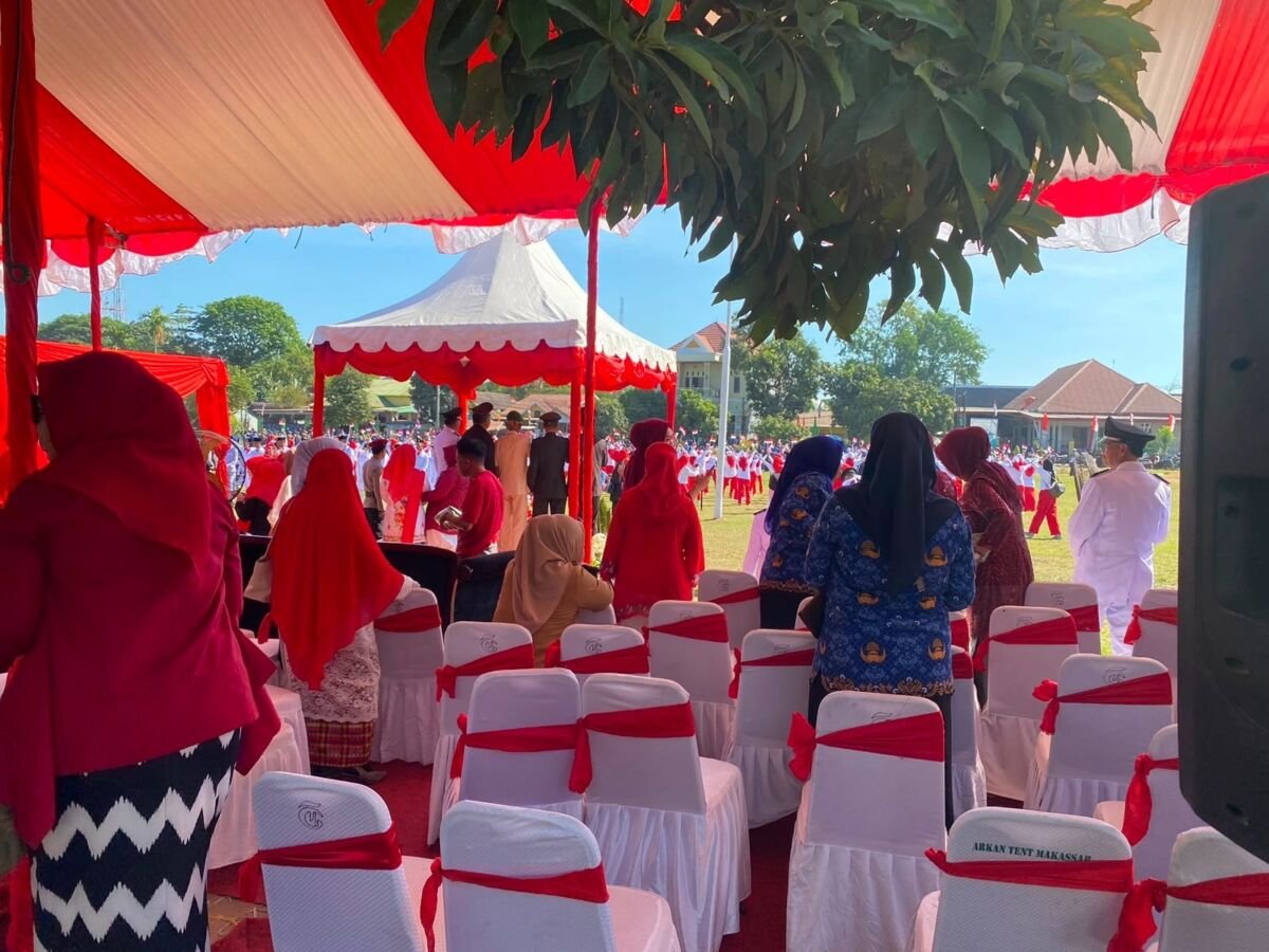 PLN ULP Kalebajeng Amankan Pasokan Listrik Upacara HUT RI di Lapangan Limbung 1 PLN ULP Kalebajeng Amankan Pasokan Listrik Upacara HUT RI di Lapangan Limbung